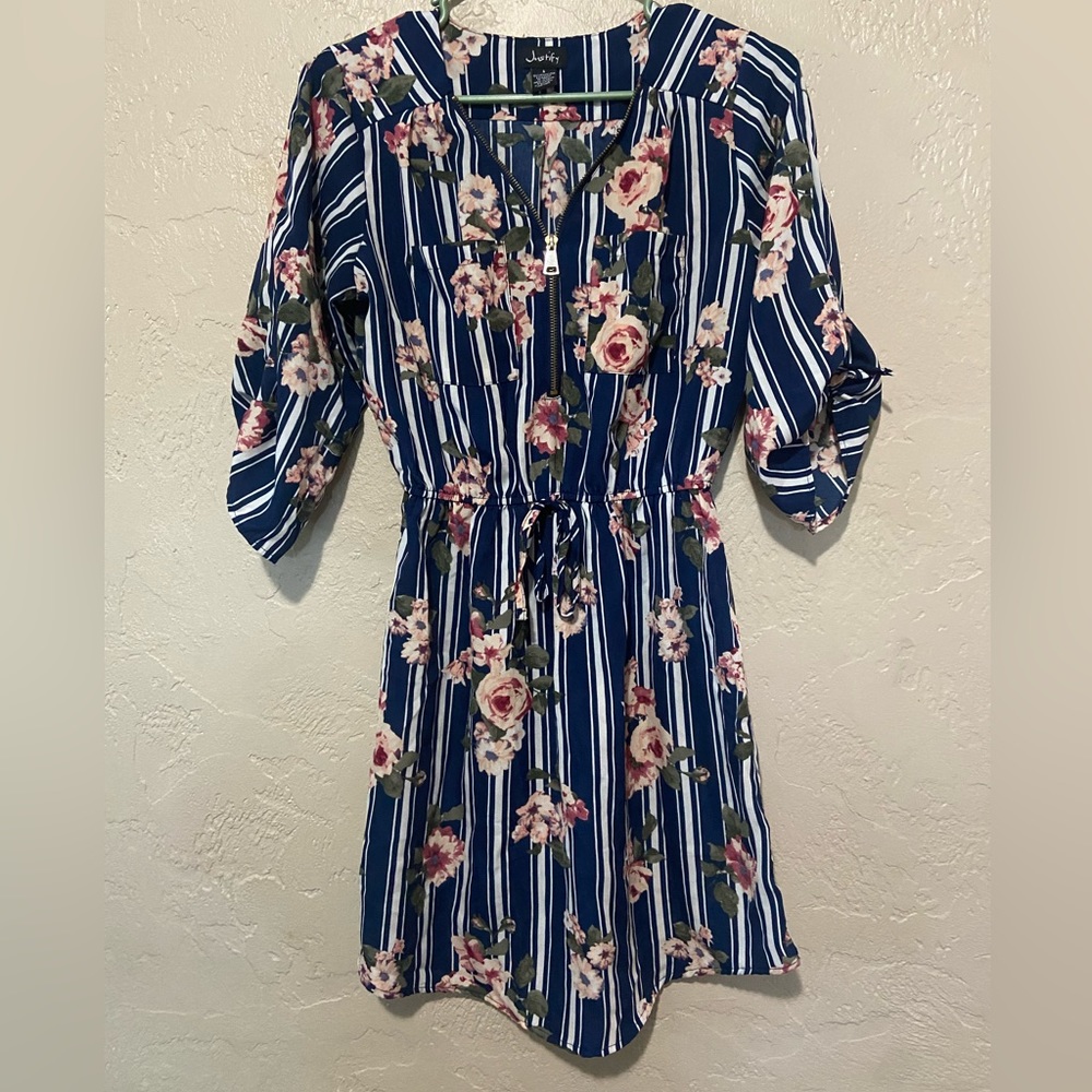 Justify Dress size Small
